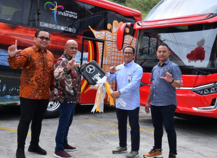Bank Aceh Cabang Medan Salurkan Pembiayaan Pembelian Belasan Bus PT JRG