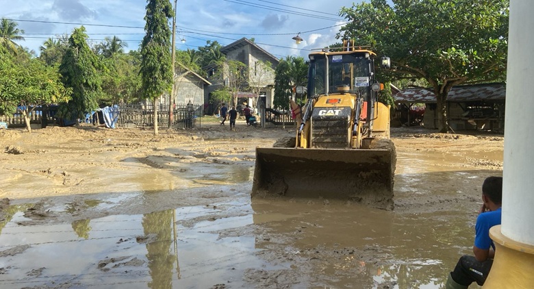 Pulihkan-Akses-Mobilitas-Medco-Kerahkan-Alat-Berat