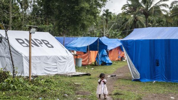 Warga Sawang di Tenda