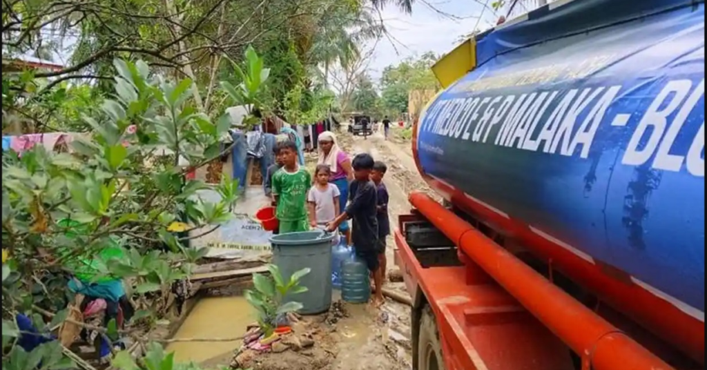 medco salurkan air bersih