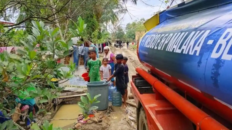 medco salurkan air bersih