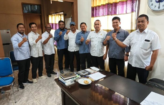 Kepala Dinas Perikanan Kabupaten Aceh Timur, Syarifudin, SP, M. Si beserta Sektretaris dan Kepala Bidang menerima perwakilan dari PT Medco Indonesia di ruang kerjanya, pada Rabu, 24 April 2025, pada pertemuan ini perwakilan dari PT Medco Indonesia mengajak Dinas Perikanan Kabupaten Aceh Timur untuk bekerjasama dalam rangka membangun sektor perikanan.