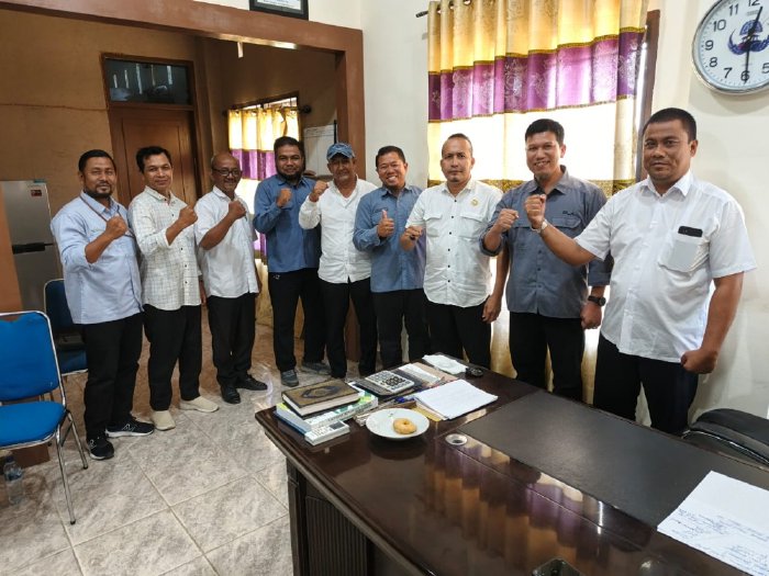 Kepala Dinas Perikanan Kabupaten Aceh Timur, Syarifudin, SP, M. Si beserta Sektretaris dan Kepala Bidang menerima perwakilan dari PT Medco Indonesia di ruang kerjanya, pada Rabu, 24 April 2025, pada pertemuan ini perwakilan dari PT Medco Indonesia mengajak Dinas Perikanan Kabupaten Aceh Timur untuk bekerjasama dalam rangka membangun sektor perikanan.