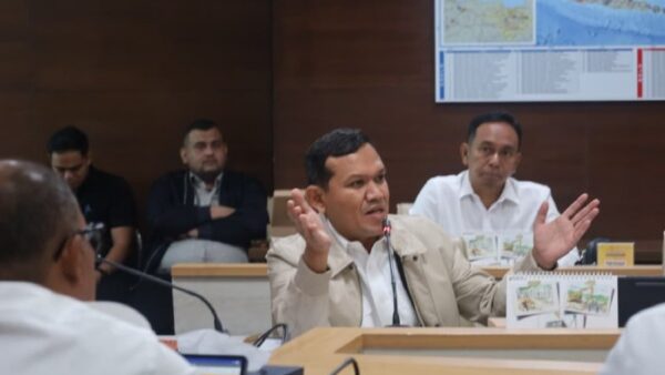 Wakil Gubernur (Wagub) Aceh, Fadhullah (Dek Fadh), menyatakan Pemerintah Aceh memperkuat sinergi dengan Pemerintah Pusat untuk pemulihan infrastruktur di Kabupaten Gayo Lues dan seluruh kabupaten di Aceh yang terdampak bencana hidrometeorologi.