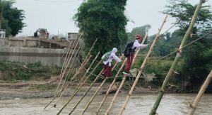 Delapan Bulan Pascabencana, Siswa di Gayo Lues Masih Pertaruhkan Nyawa Lewati Jembatan Gantung Ke Sekolah