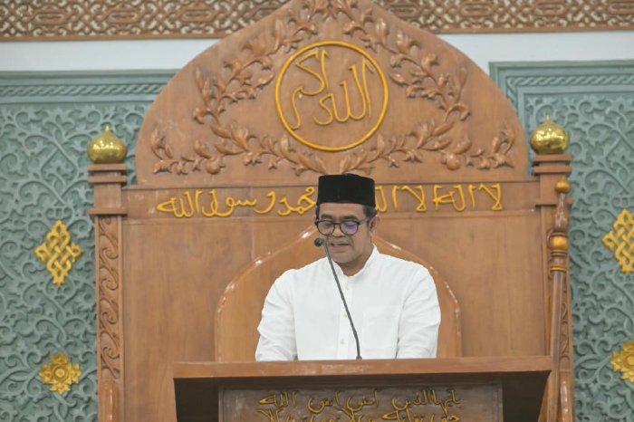 Pelaksana Tugas (Plt.) Sekretaris Daerah Aceh, Taufik, menghadiri Peringatan Maulid Nabi Muhammad SAW 1448 Hijriah yang digelar di Masjid Raya Baiturrahman, Banda Aceh, Senin malam (24/8/2026).