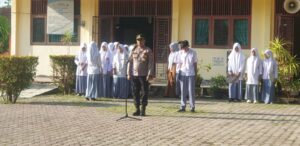 Kapolsek Pandrah Jadi Inspektur Upacara di SMAN 1 Pandrah, Siswa Diingatkan Jauhi Narkoba