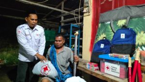 PMI Bireuen Salurkan Bantuan Darurat Korban Rumah Terbakar di Kuta Blang