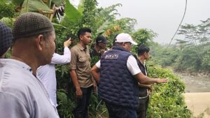 Bupati Bireuen Beserta Tim Tinjau Bendungan Rusak di Pante Karya, Empat Ekskavator Disiapkan